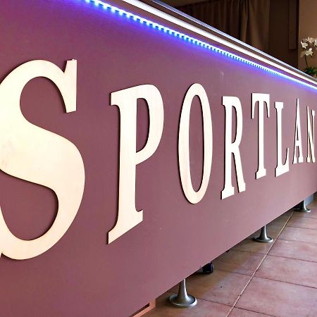 Sportland Hotel Коле Вал д'Елза Екстериор снимка