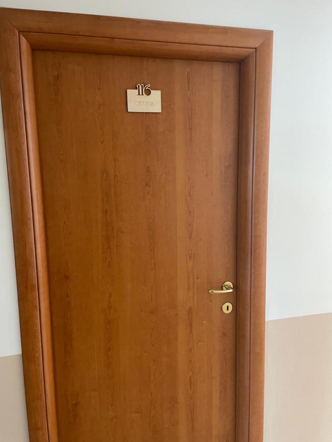 Sportland Hotel Коле Вал д'Елза Екстериор снимка