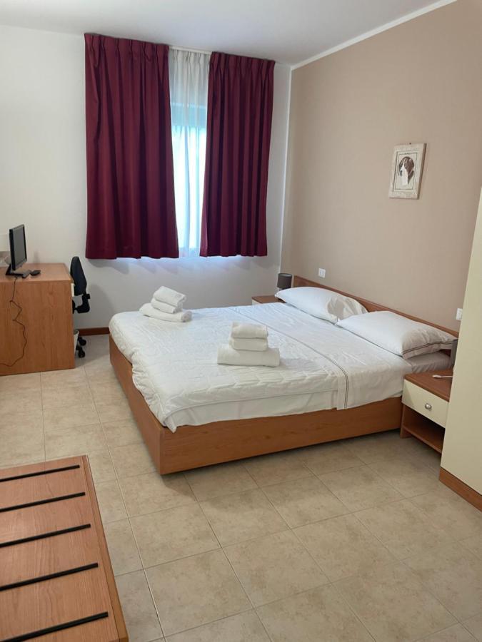 Sportland Hotel Коле Вал д'Елза Екстериор снимка