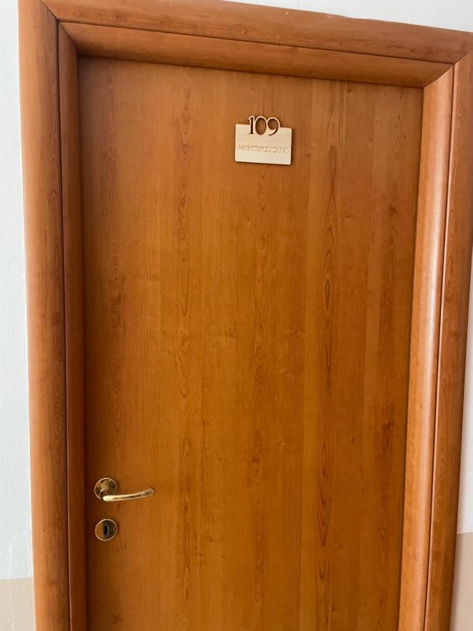 Sportland Hotel Коле Вал д'Елза Екстериор снимка