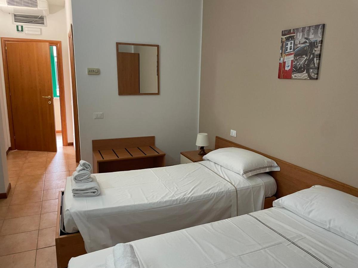 Sportland Hotel Коле Вал д'Елза Екстериор снимка