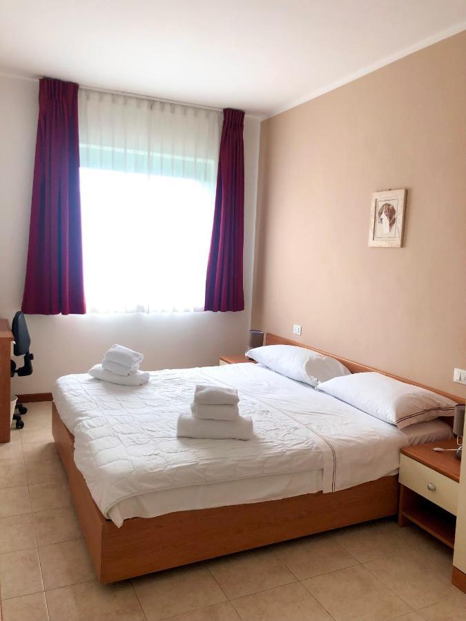 Sportland Hotel Коле Вал д'Елза Екстериор снимка