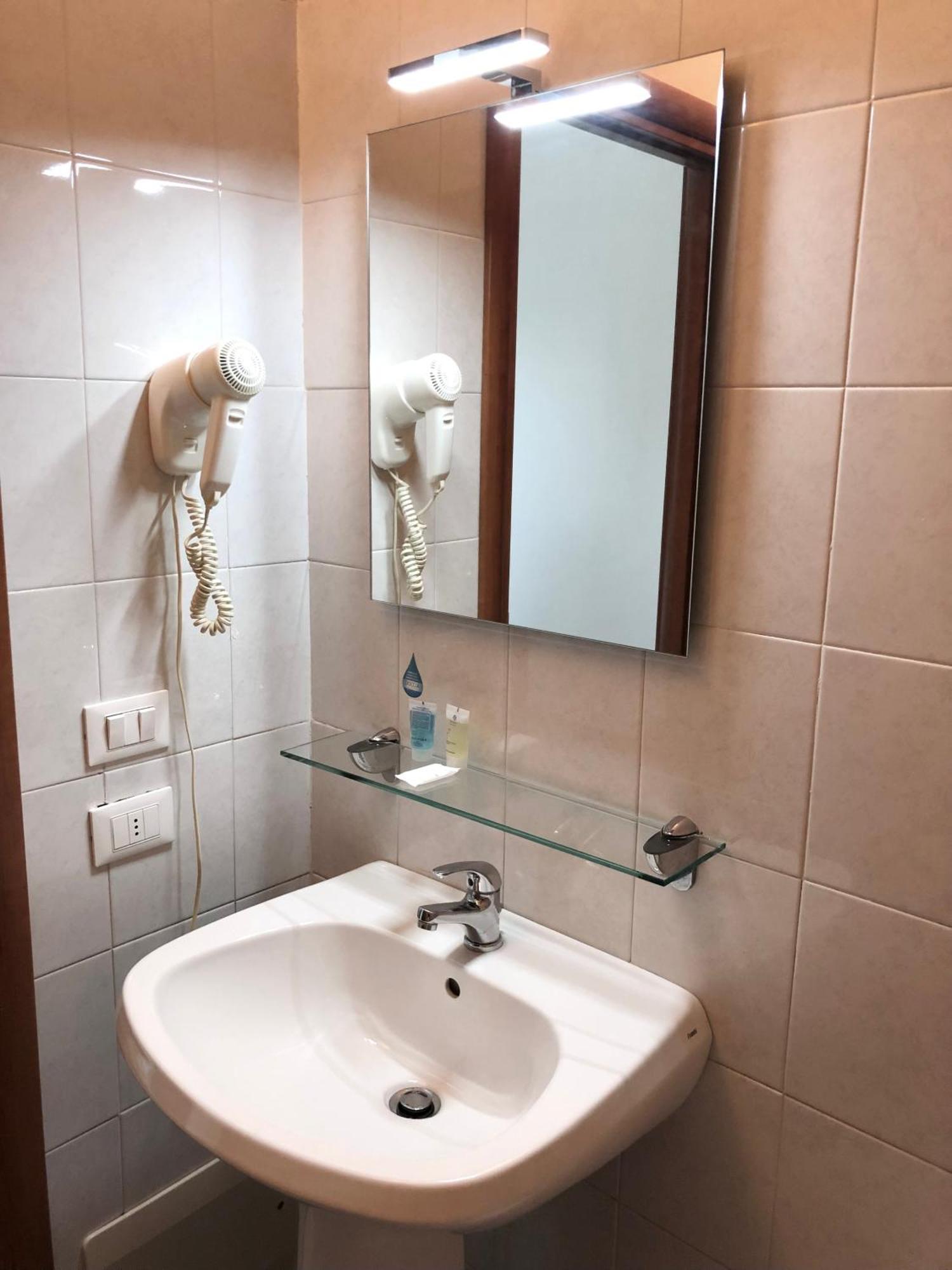 Sportland Hotel Коле Вал д'Елза Екстериор снимка