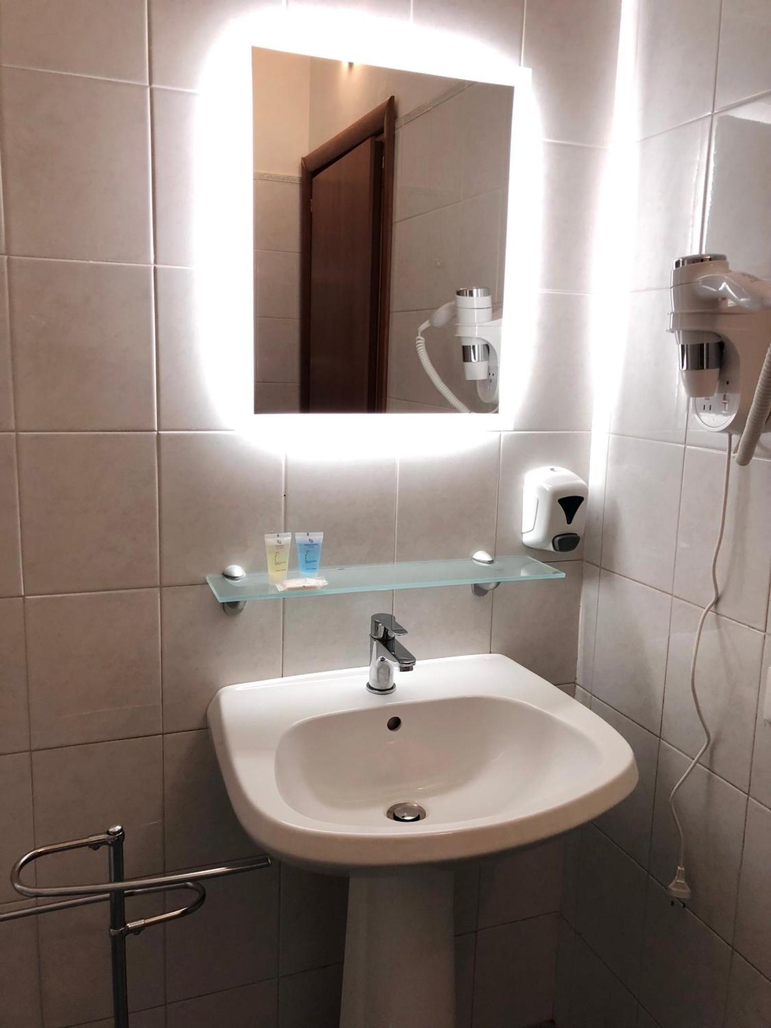 Sportland Hotel Коле Вал д'Елза Екстериор снимка